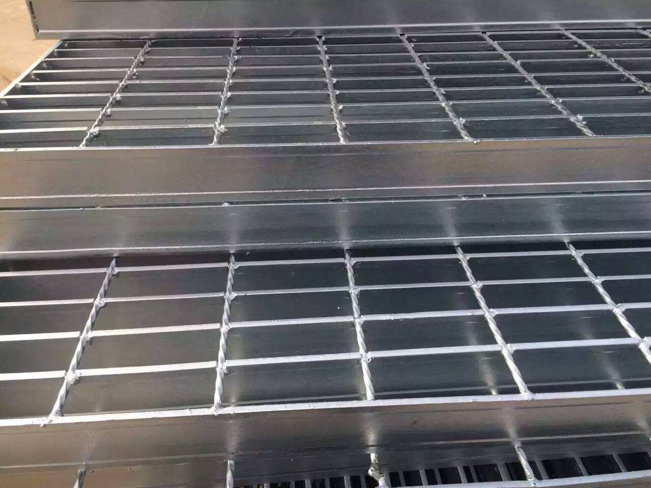 Filtration of Dry Fountains